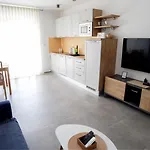 Complex 50 Meters To The Sea 게스트하우스