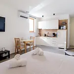 Affittacamere Complex 50 Meters To The Sea 3*