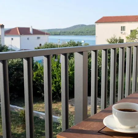 Complex 50 Meters To The Sea Affittacamere 3*