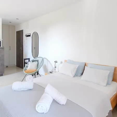 Complex 50 Meters To The Sea Affittacamere 3*