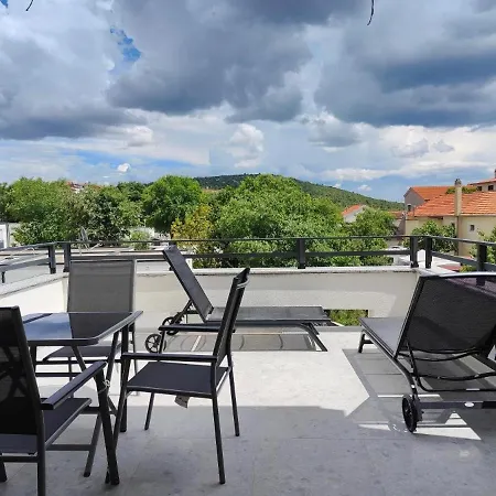 Complex 50 Meters To The Sea Guest house Pirovac