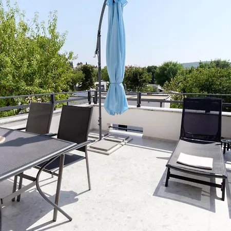 Complex 50 Meters To The Sea Guest house Pirovac