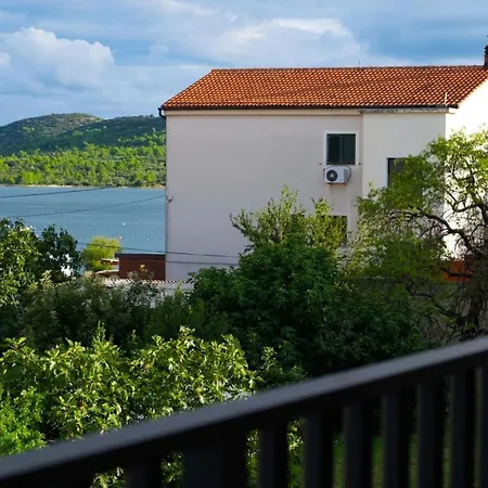 Complex 50 Meters To The Sea 3* Pirovac