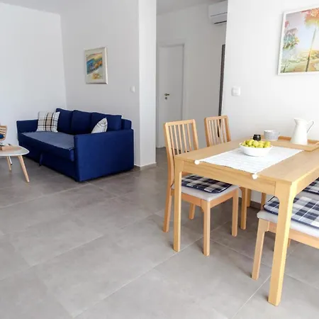 Complex 50 Meters To The Sea 3* Pirovac