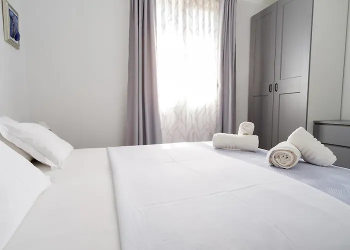 Complex 50 Meters To The Sea 招待所