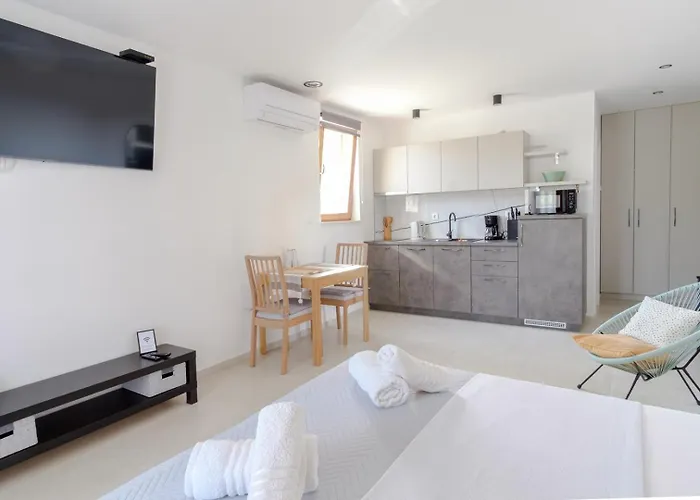 Affittacamere Complex 50 Meters To The Sea Pirovac