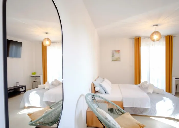 Complex 50 Meters To The Sea Affittacamere 3*