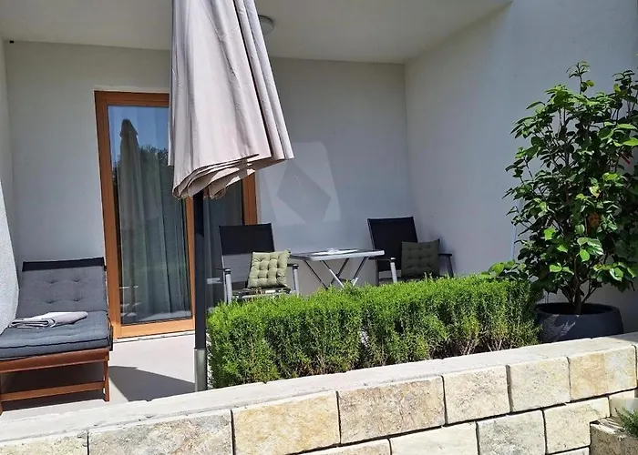 Complex 50 Meters To The Sea Pirovac