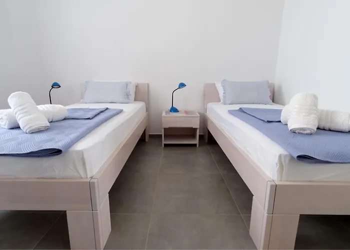 Complex 50 Meters To The Sea Affittacamere Pirovac