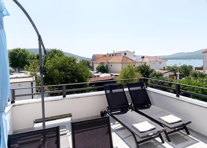 Complex 50 Meters To The Sea 3* Pirovac