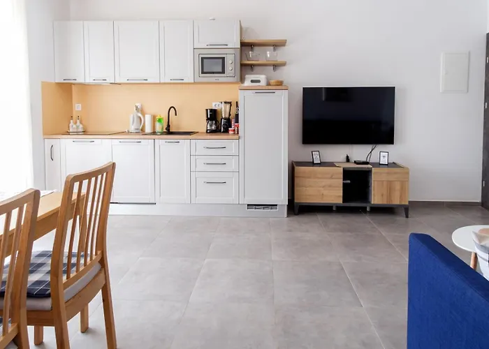 Complex 50 Meters To The Sea Affittacamere Pirovac